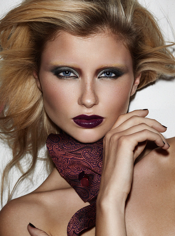 Female model photo shoot of NicoleForde makeup