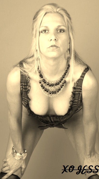 Female model photo shoot of Jessie TaylorXXX by IAR Photography