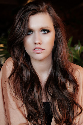 Female model photo shoot of Taylor Noland