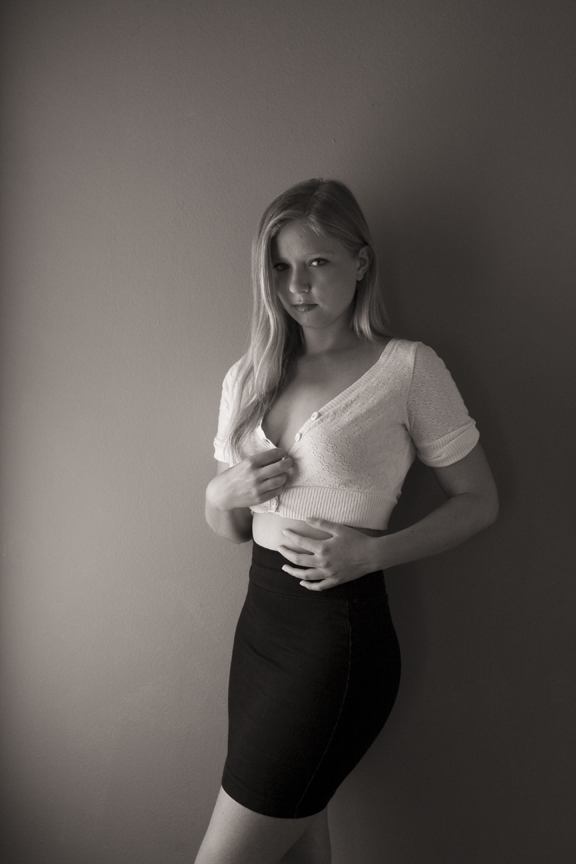 Female model photo shoot of Si Becks in www.siennabeckman.com