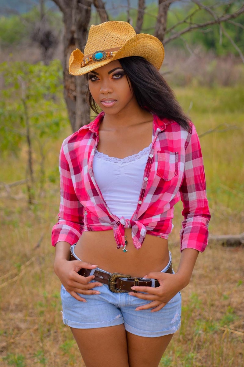 Female model photo shoot of Dayriana Sanders by Real-Images, makeup by Christina Marie MUA