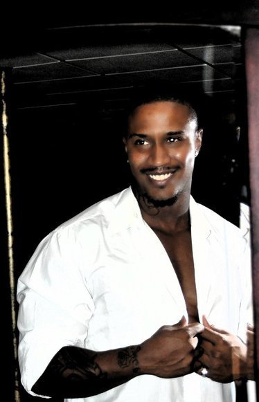 Male model photo shoot of Maurice Rivers