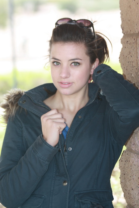 Female model photo shoot of Vanessa Moede