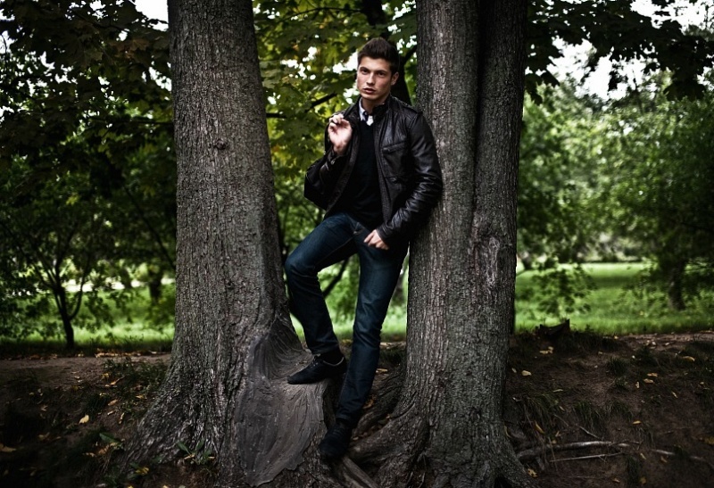 Male model photo shoot of Romik Barabanshchikov