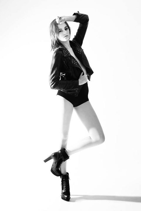 Female model photo shoot of Jessica Stansfield
