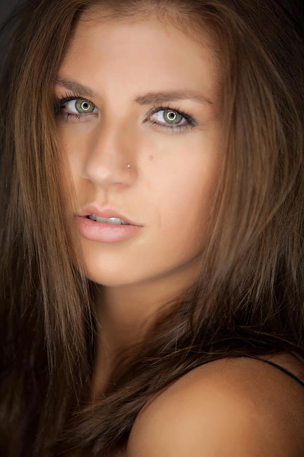 Female model photo shoot of Nikki Roshay