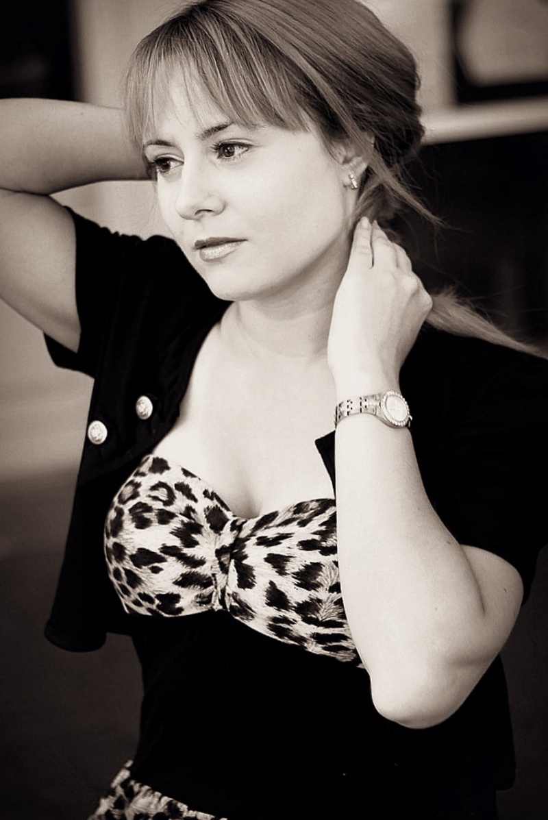 Female model photo shoot of Ksenia - R T G