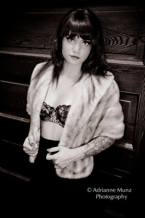 Female model photo shoot of Lindsay Wood