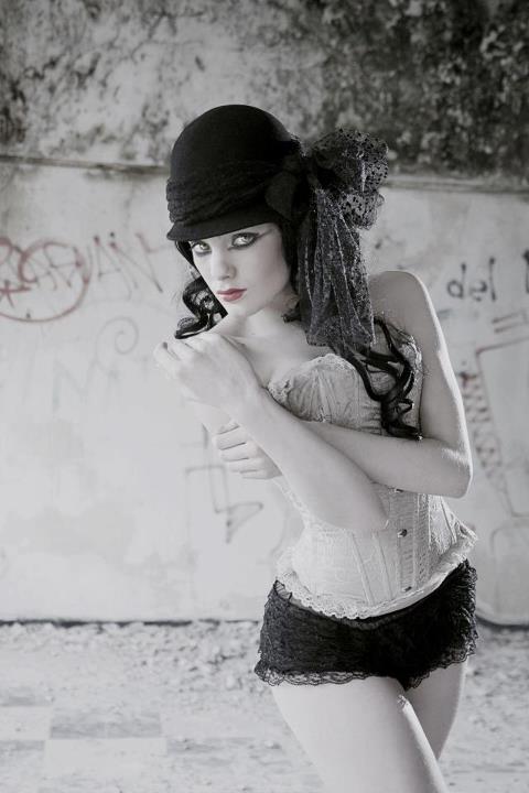 Female model photo shoot of Estefany Viana