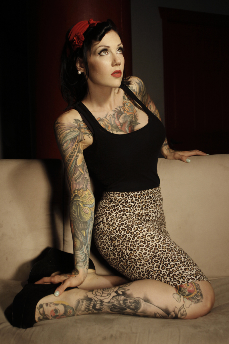 Female model photo shoot of vero tattoomania in montréal