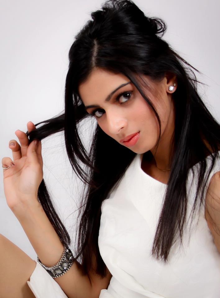 Female model photo shoot of rashi b