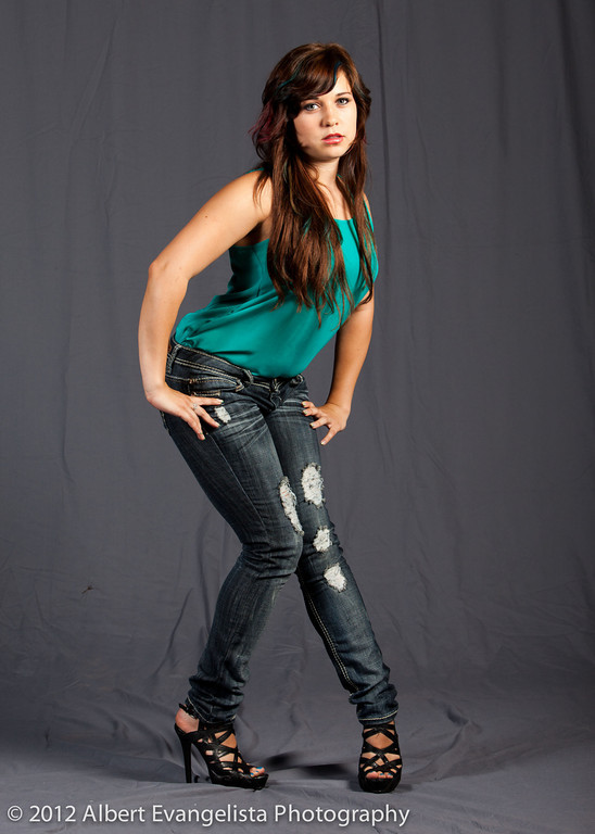 Female model photo shoot of Liz Clay