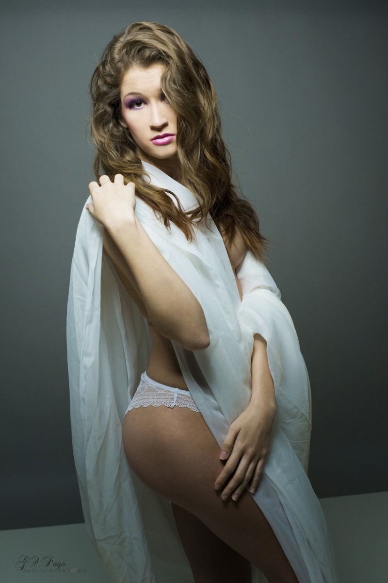 Female model photo shoot of Ondrea Monique