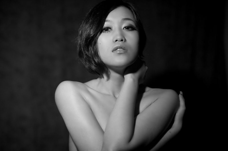 Female model photo shoot of Perry Tse
