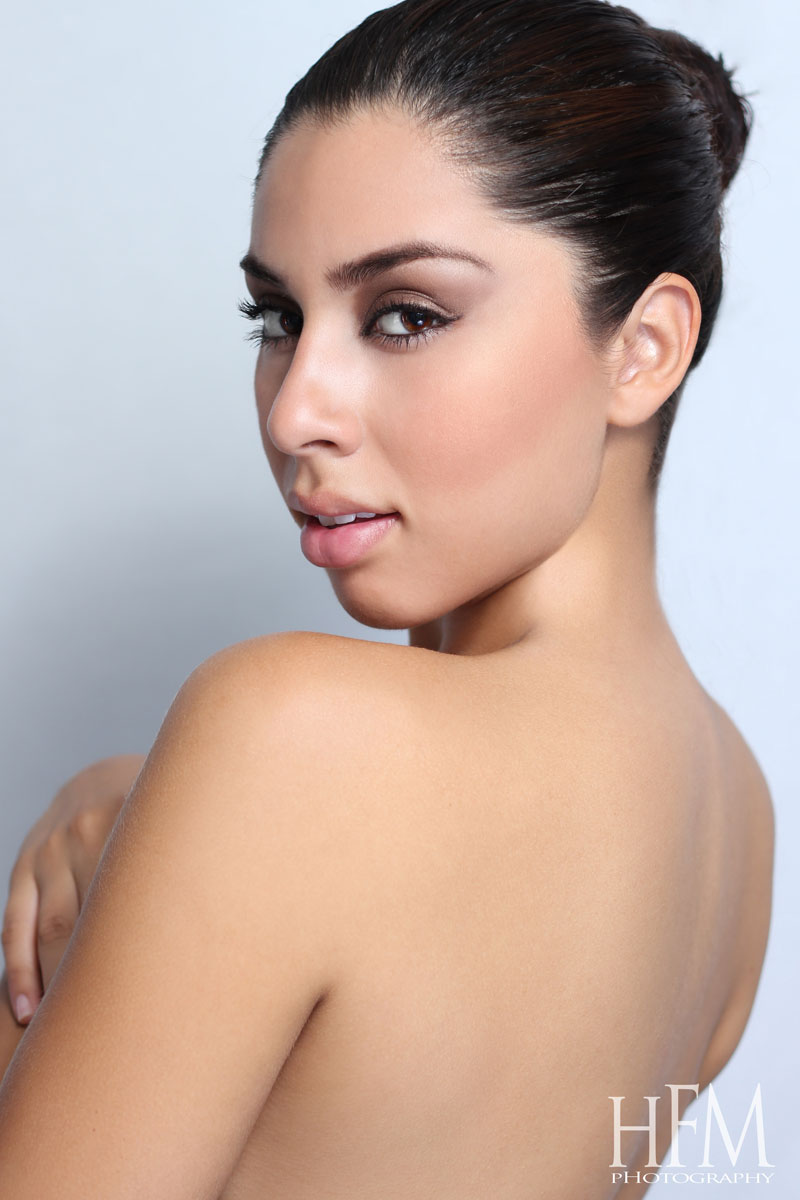 Female model photo shoot of Aysha Quiroz by Hugo Fernando