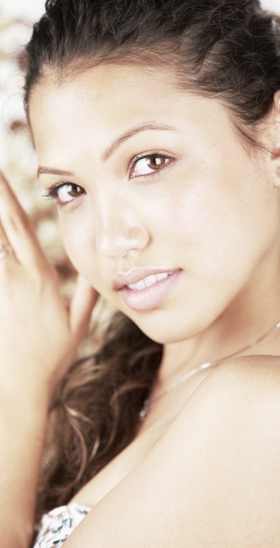 Female model photo shoot of Geovanna 
