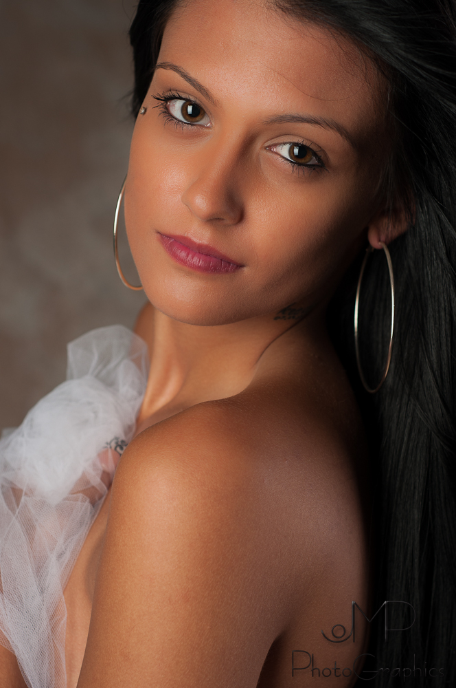 Female model photo shoot of Ceayra