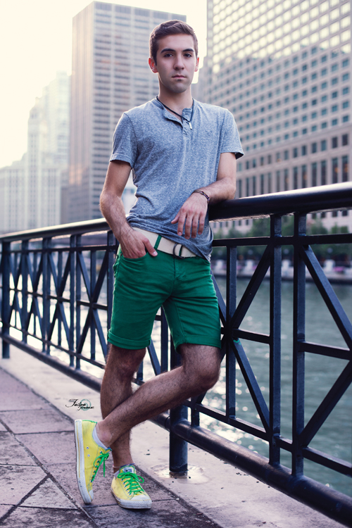 Male model photo shoot of Roberto Valentin by Felipe Jimenez in Chicago River Walk