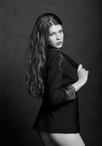 Female model photo shoot of Brooklyn Keys