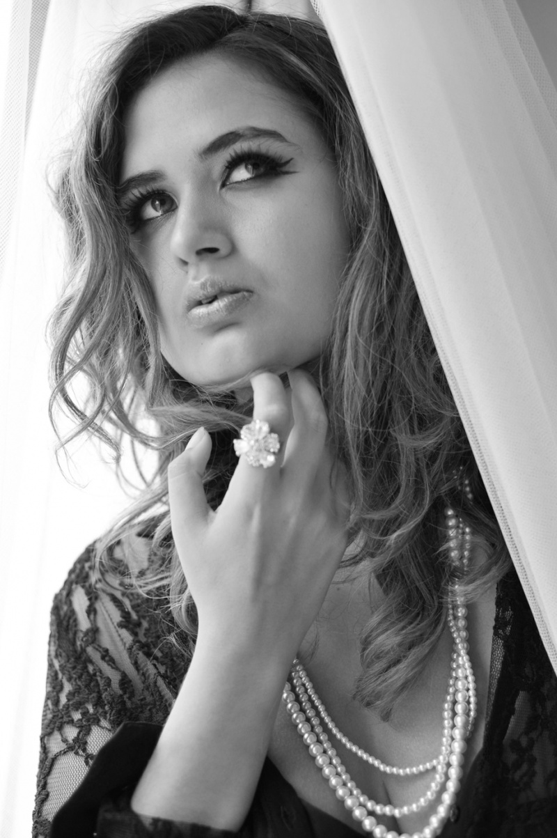 Female model photo shoot of Lucie Desmond