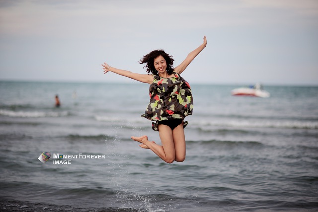 Female model photo shoot of Hera Shen in Woodbine Beach