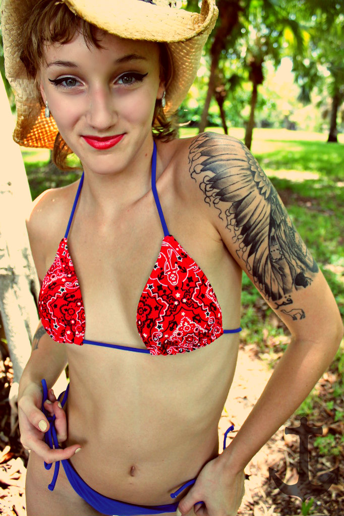 Female model photo shoot of Katie the Kitty in Crandon Park