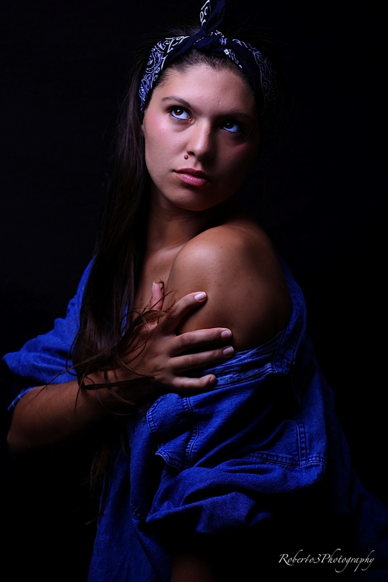 Female model photo shoot of Meia marie by Roberto III