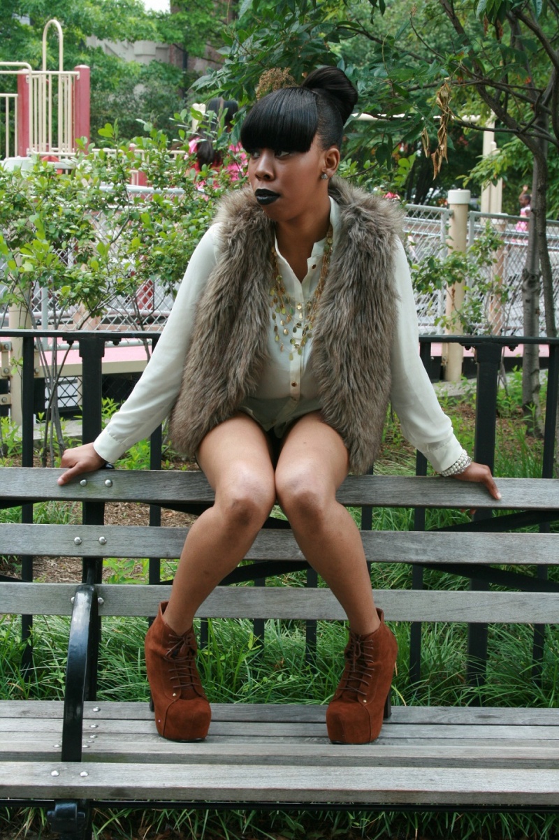 Female model photo shoot of iCoutureStyle in Dumbo- Brooklyn