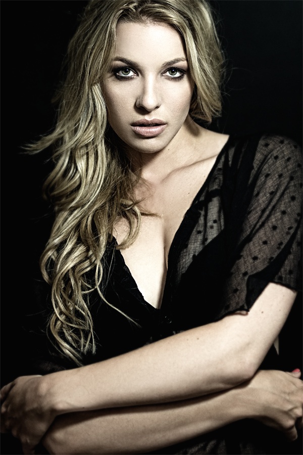 Female model photo shoot of Emily Fitz by romanotron
