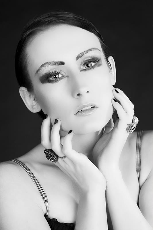 Female model photo shoot of Didem Genc MUA