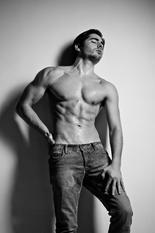Male model photo shoot of Daniel Liberty