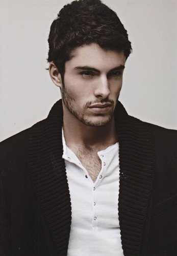 Male model photo shoot of Aussielove