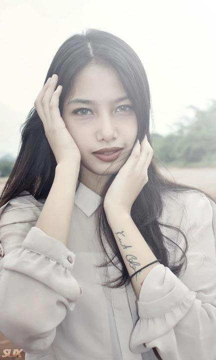 Female model photo shoot of Nafillah Melovie