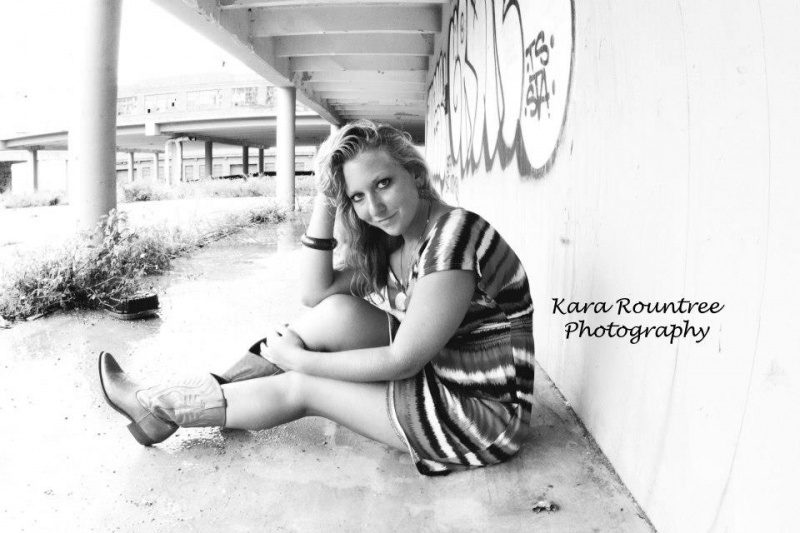 Female model photo shoot of JordanELee in Downtown Jacksonville, Florida