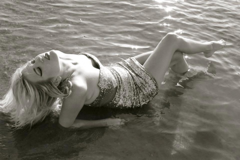 Female model photo shoot of Leah Paskalides in Saratoga Lake