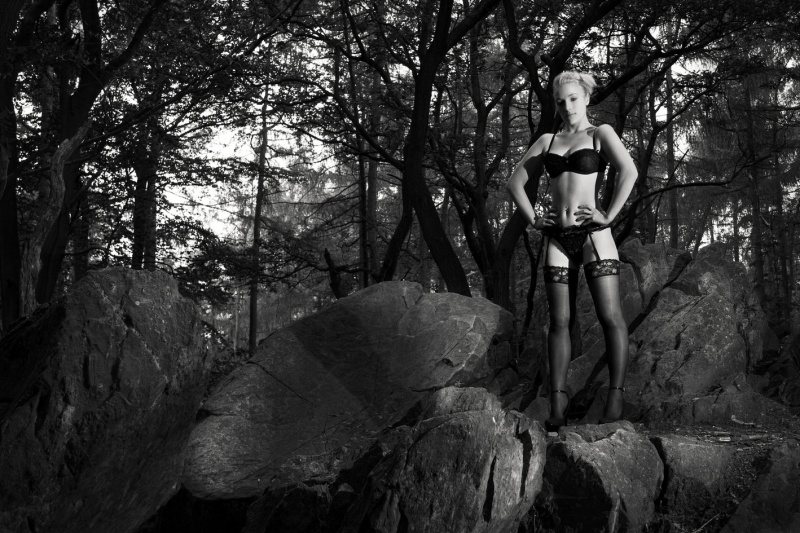 Female model photo shoot of Tanya leigh in outwoods