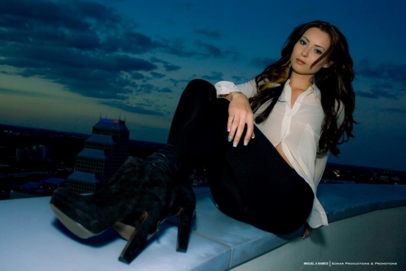 Female model photo shoot of Lesley Rivera