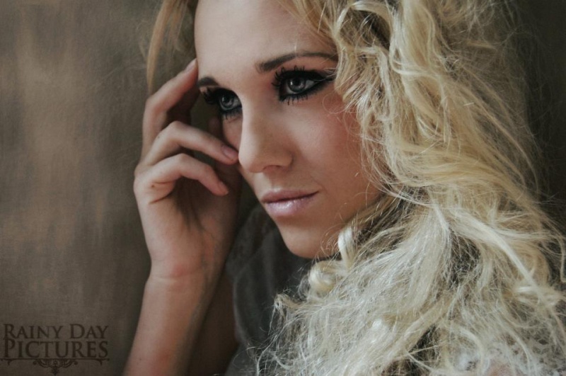 Female model photo shoot of Mirryah Bennett