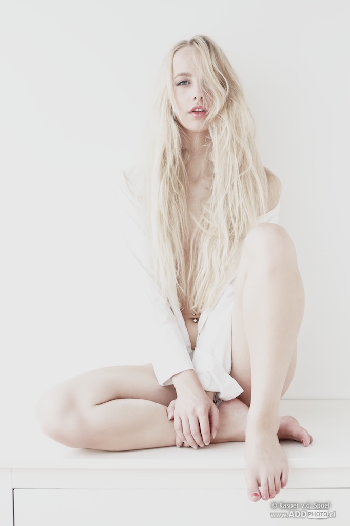 Female model photo shoot of Rosanne van Welzen