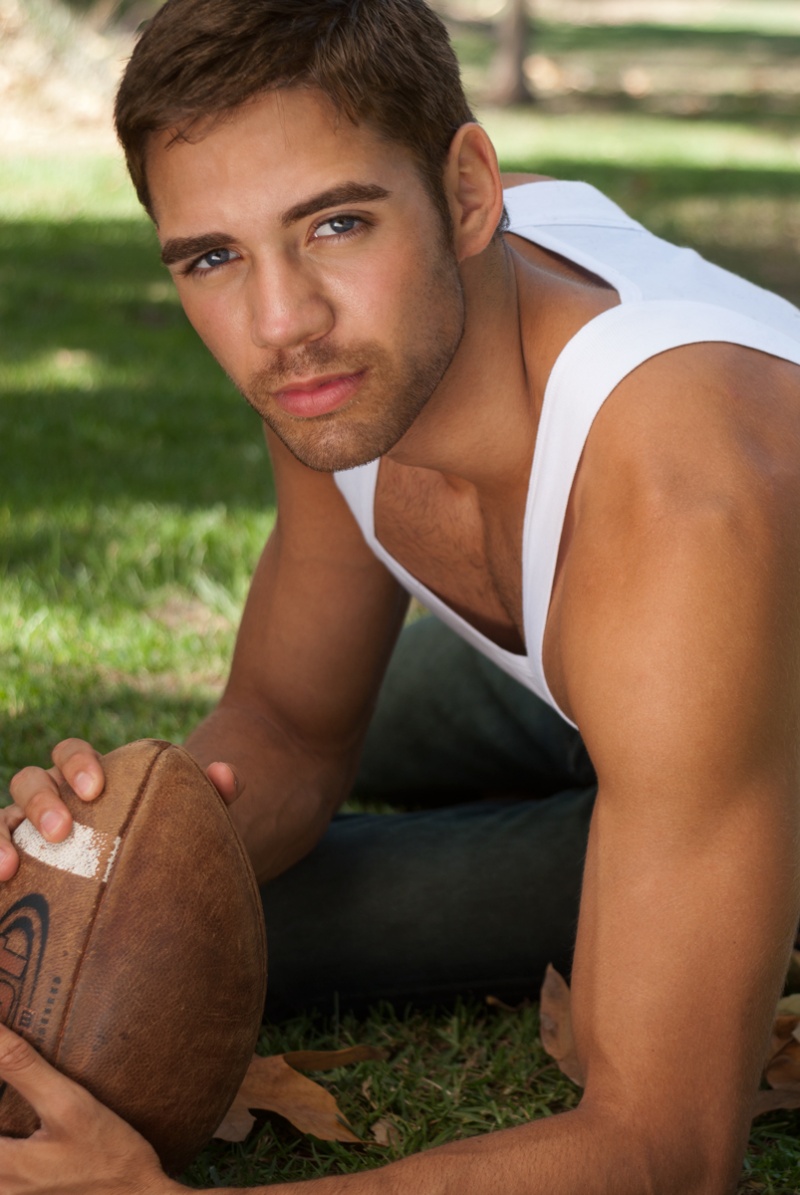 Male model photo shoot of Aaron Matthias