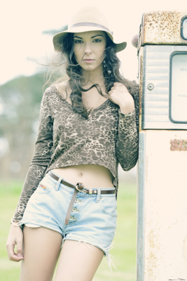 Female model photo shoot of leandra do pereiro
