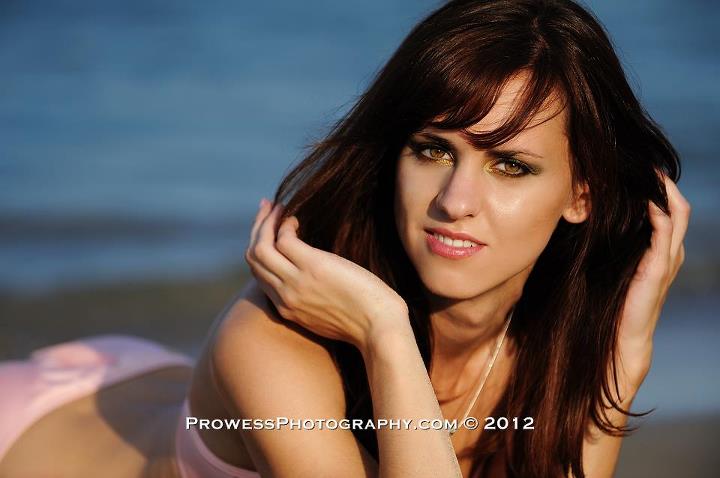 Female model photo shoot of BethanyCristine