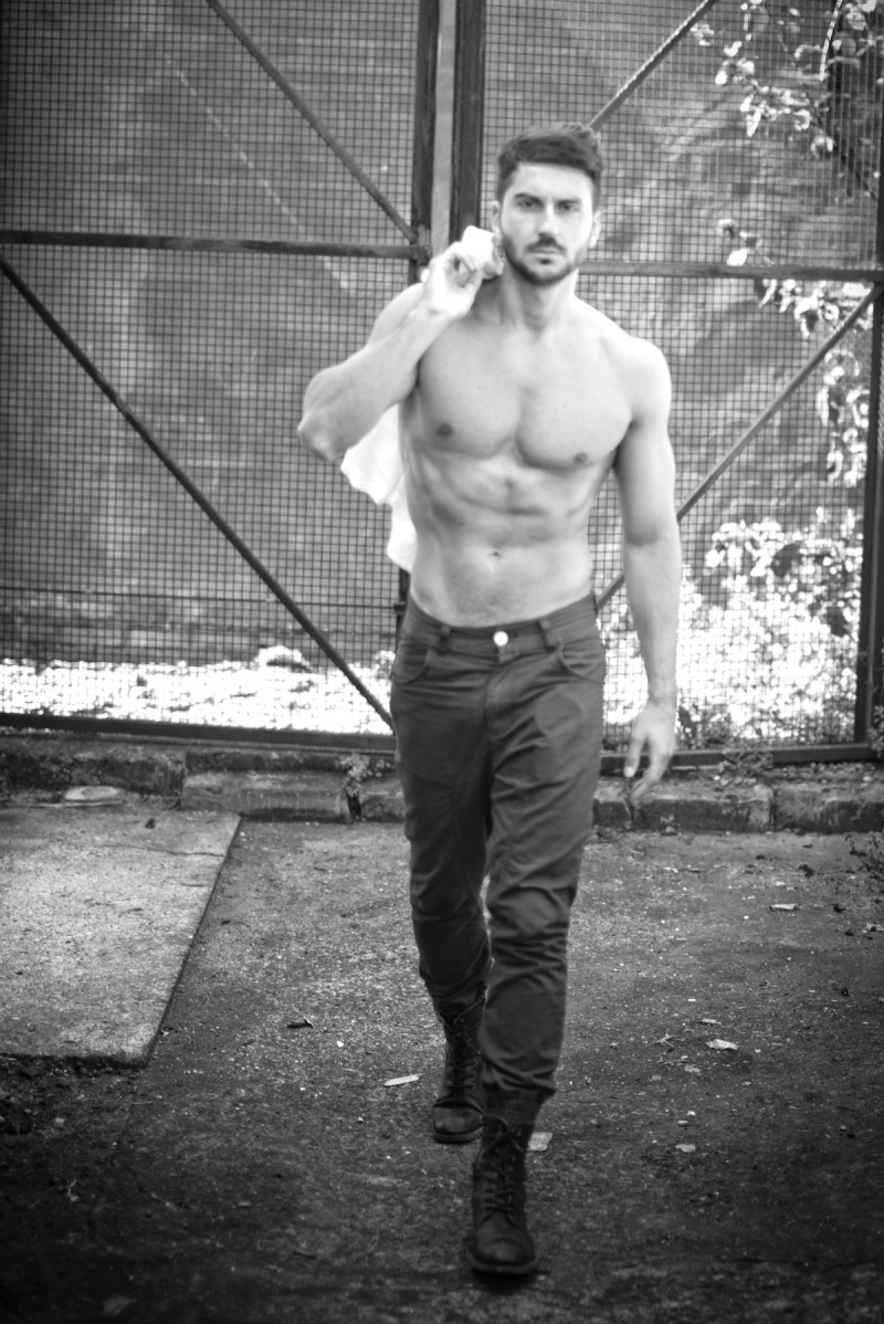 Male model photo shoot of Murri London