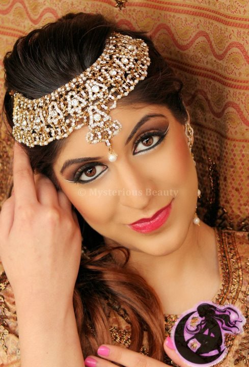 Female model photo shoot of Sana Sheikh
