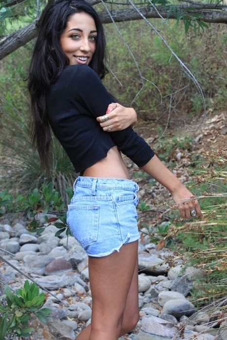 Female model photo shoot of Vanecia Ruiz