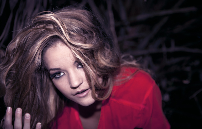 Female model photo shoot of Lindsey Barrow