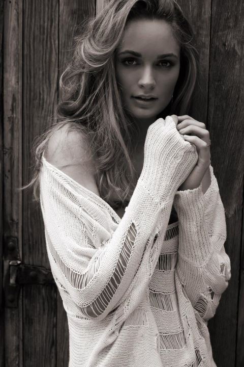 Female model photo shoot of Emily C Malin by Leonardo Holanda