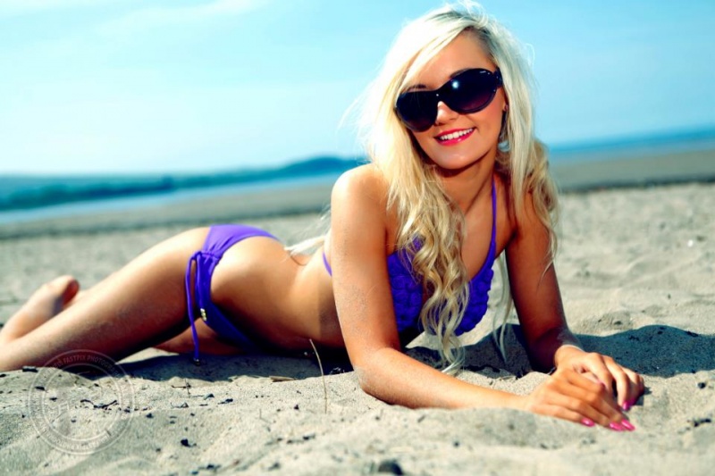Female model photo shoot of Linzi Mills  in Beach