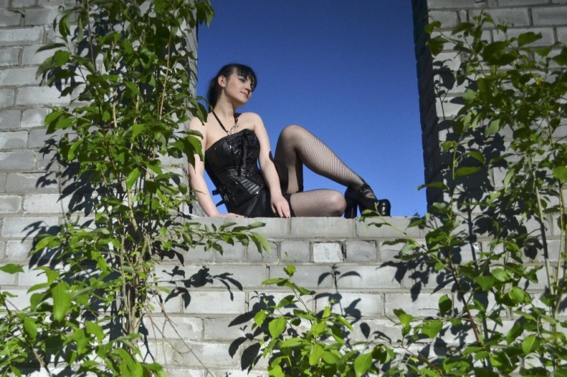 Female model photo shoot of Alice Fiori