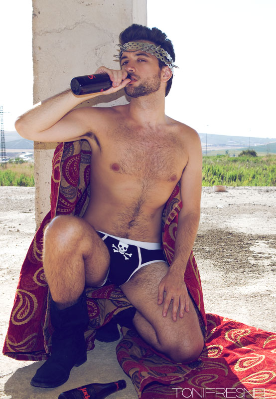 Male model photo shoot of Dario Gonzalez